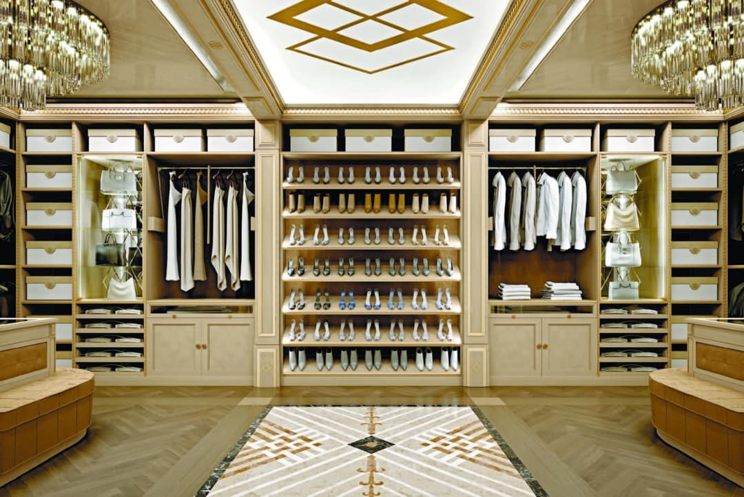 Pastel renklerde büyük giyinme odası Özel tasarım